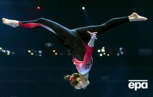 Восс выступила в закрытом костюме 21 апреля