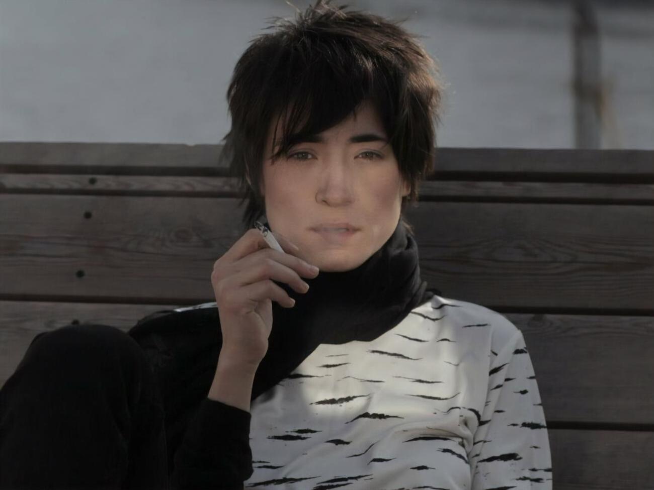 Земфіра: "В красивом пальто по набережной, и встречу тебя, и в тот же миг закончится дождь, закончится грипп. И кто-то умрет, и я пойду"