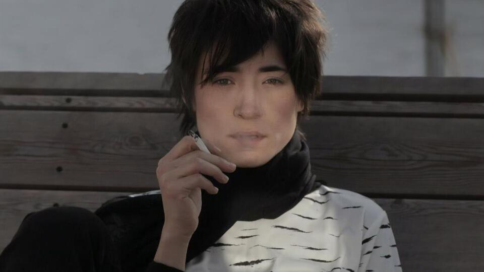 Земфира: В красивом пальто по набережной, и встречу тебя, и в тот же миг закончится дождь, закончится грипп. И кто-то умрет, и я пойду