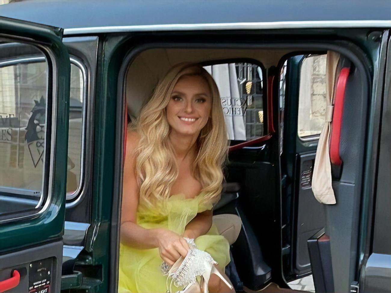 Федишин в новом клипе появилась в образе романтической героини