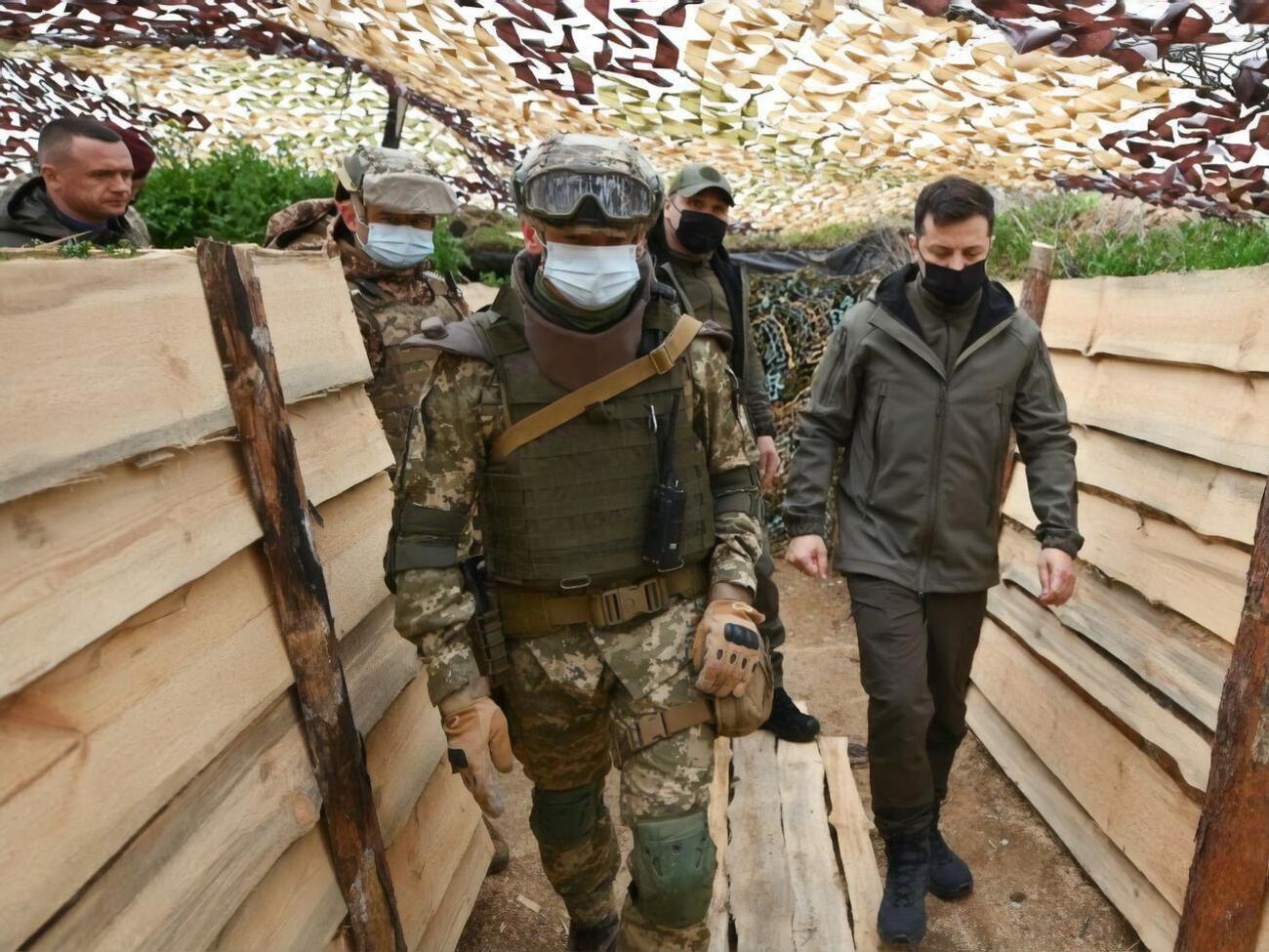 Зеленский посетил позиции украинских военных на админгранице с оккупированным Крымом. Фоторепортаж