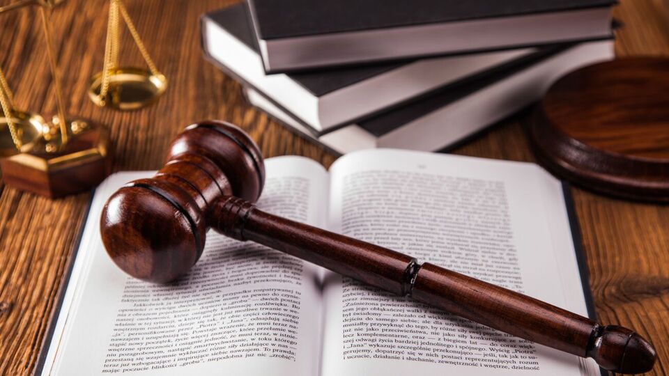 Рада приняла закон 27 апреля на внеочередном заседании