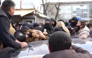 Підприємці чинили опір демонтажу кіосків