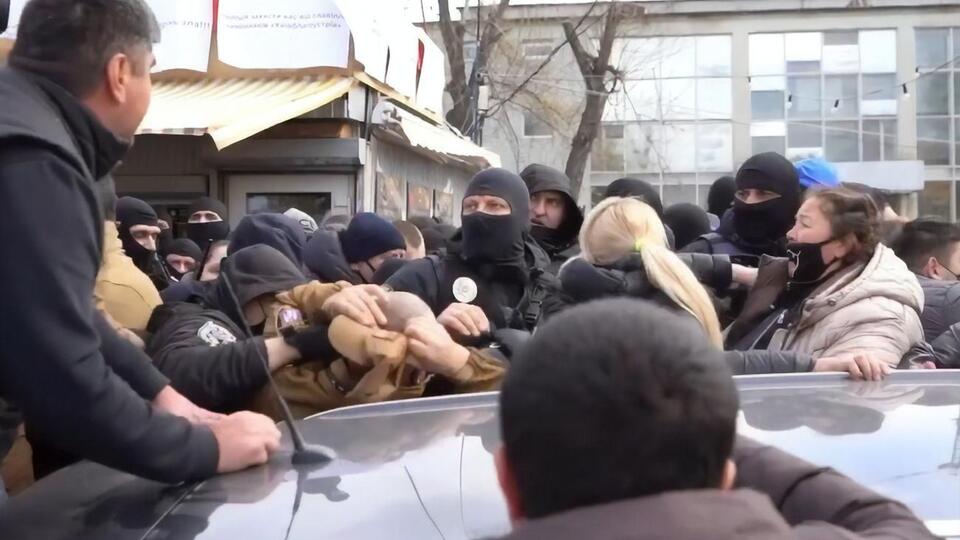 Підприємці чинили опір демонтажу кіосків