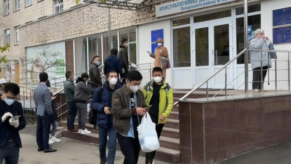 Вакцинация граждан КНР проходит по решению оперативного штаба Министерства здравоохранения Украины