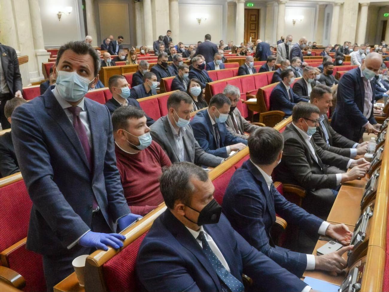 Рада ухвалила закон 27 квітня на позачерговому засіданні