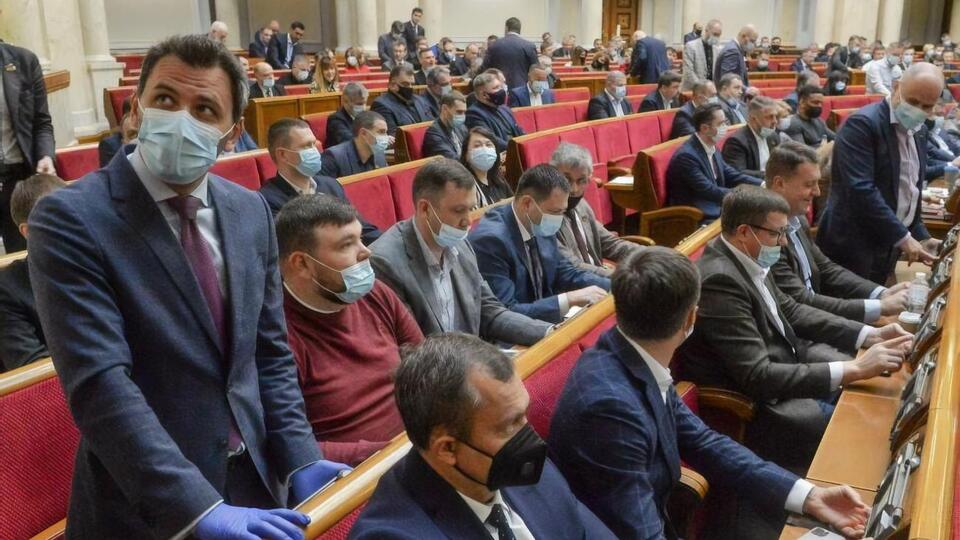 Рада ухвалила закон 27 квітня на позачерговому засіданні