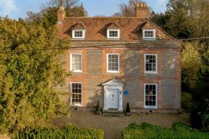 Дом находится на юге Англии в городе Волингфорд Оксфордшир