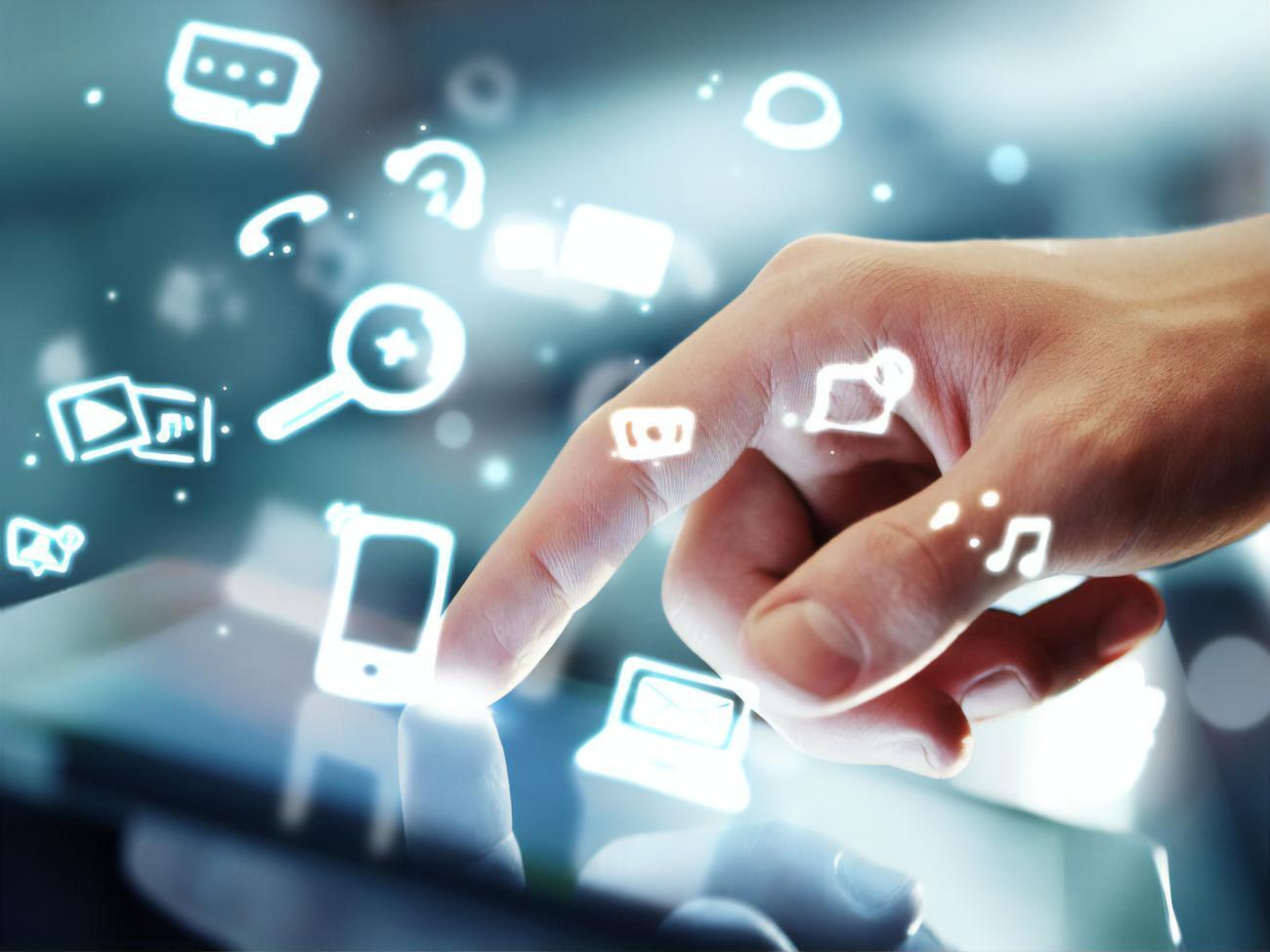 В Минцифры считают, что&nbsp;мобильная связь и доступ к интернету &ndash; базовые потребности человека