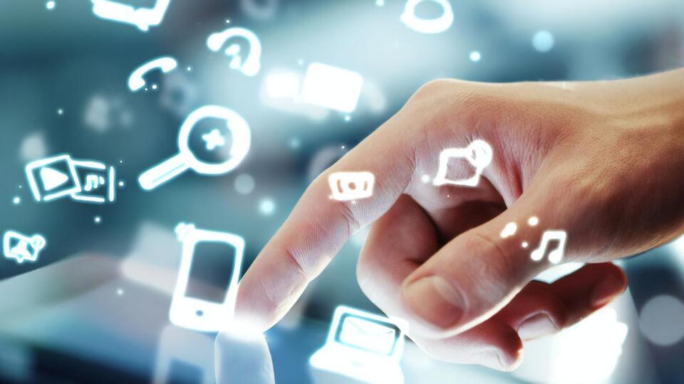 В Минцифры считают, что мобильная связь и доступ к интернету – базовые потребности человека