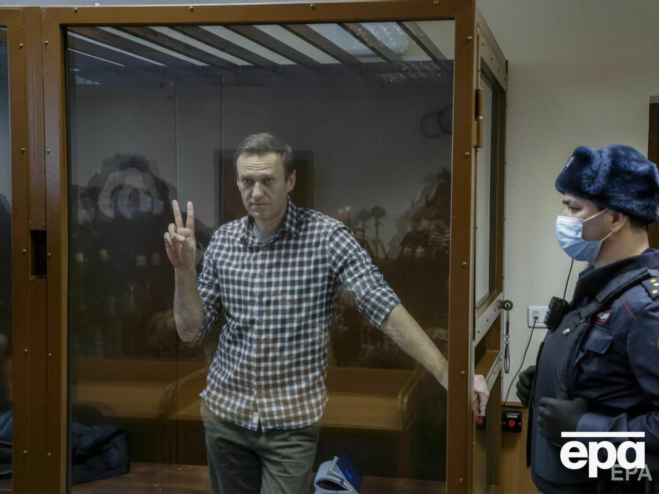 Навальный поблагодарил всех врачей, которые его лечили за прошедший год, включая тюремных