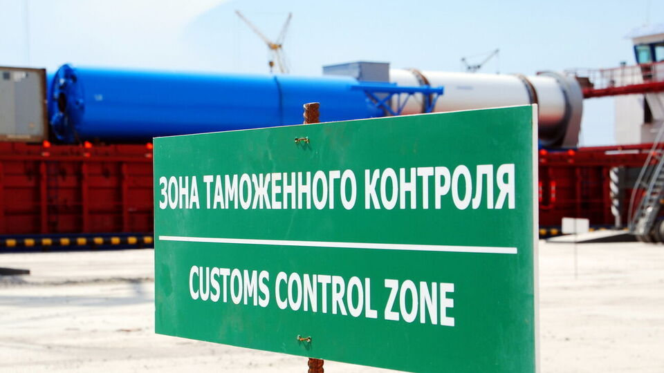 Таможенников отстранили временно