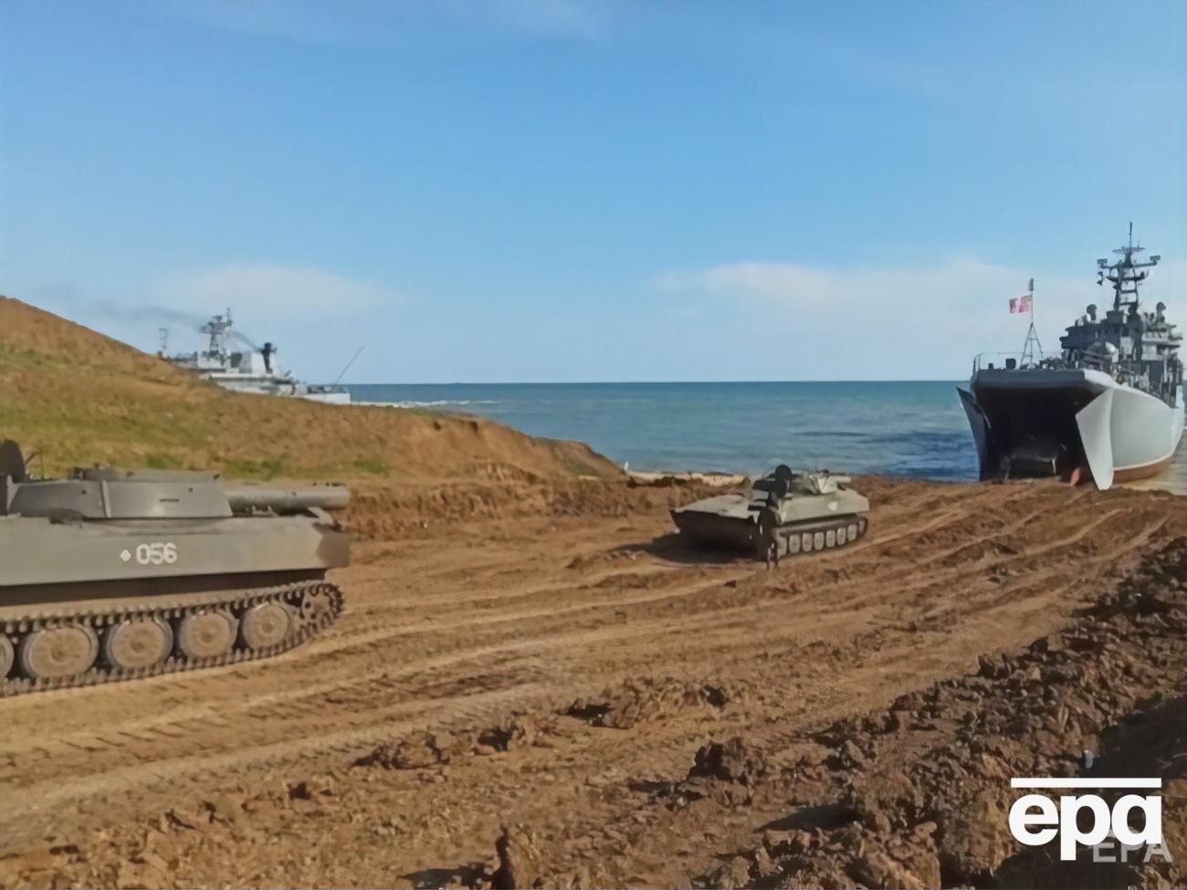 Росія нарощувала чисельність військ біля кордонів України і в окупованому Криму в березні – квітні поточного року