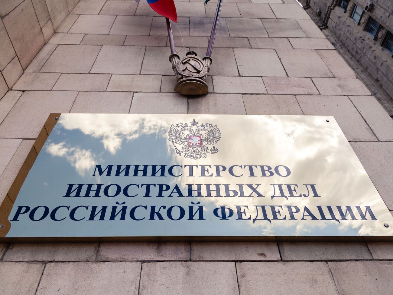 Дипломатический кризис в отношениях России с рядом стран продолжается
