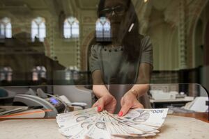 Заявки на получение помощи подали более 300 тыс. человек