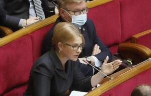 Юлия Тимошенко: Народу не будет принадлежать ничего на нашей земле и даже под ней. Потому что нас только что 284 депутата продали – по требованию президента