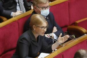 Юлия Тимошенко: Народу не будет принадлежать ничего на нашей земле и даже под ней. Потому что нас только что 284 депутата продали – по требованию президента