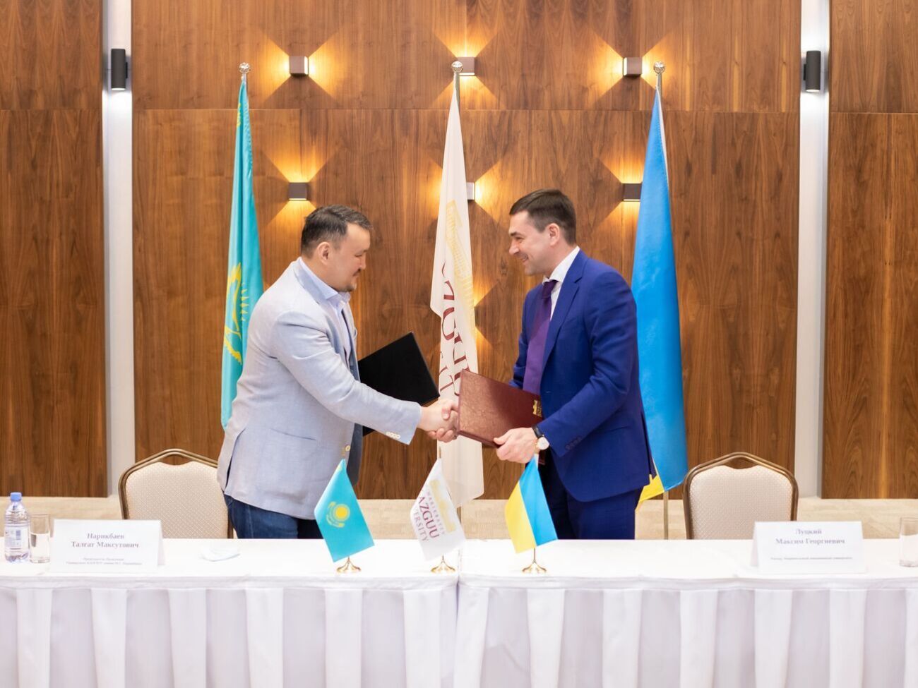 Ректор НАУ Максим Луцький підписав договір із главою правління казахського вишу Таглатом Нарікбаєвим