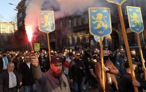 На марші було приблизно дві сотні людей