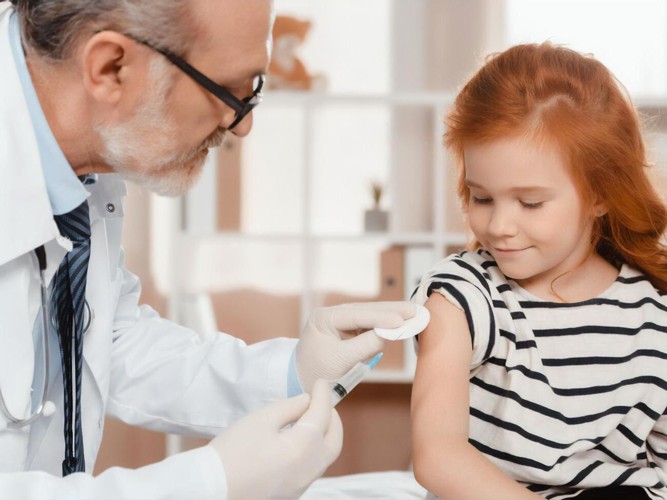 В Украине календарь профилактических прививок предусматривает обязательную вакцинацию против десяти заболеваний