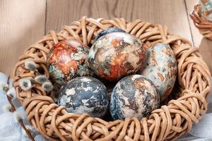 Мармуровий малюнок на яйцях залежить від того, наскільки дрібно подбрібнено лушпиння