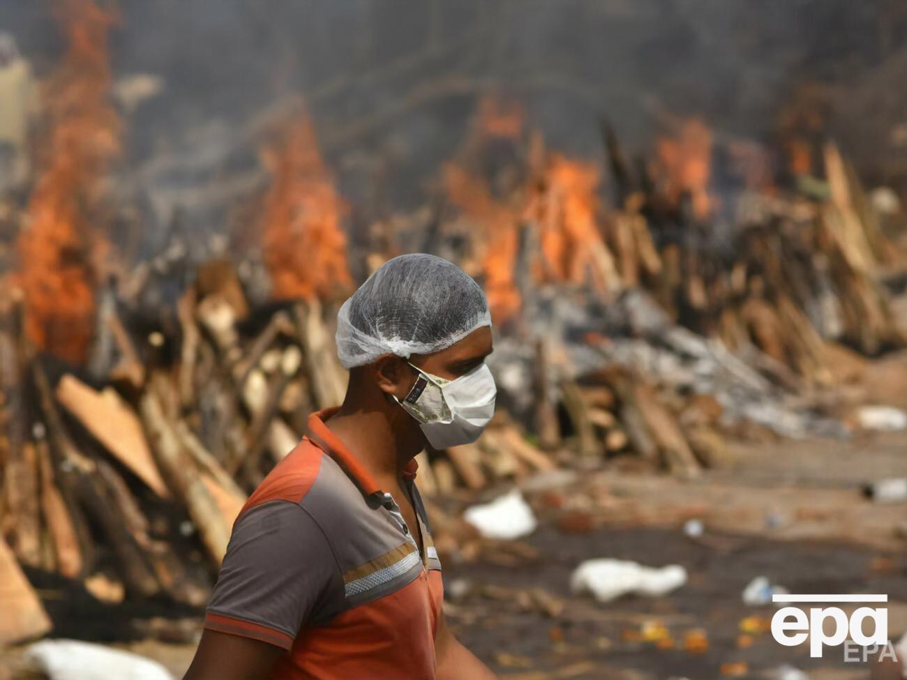 По всей Индии организовывают временные &ldquo;уличные крематории&rdquo;