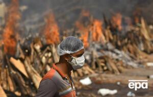 По всей Индии организовывают временные “уличные крематории”