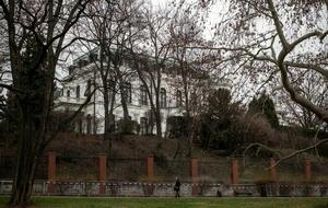 18 российских дипломатов покинули посольство в Праге