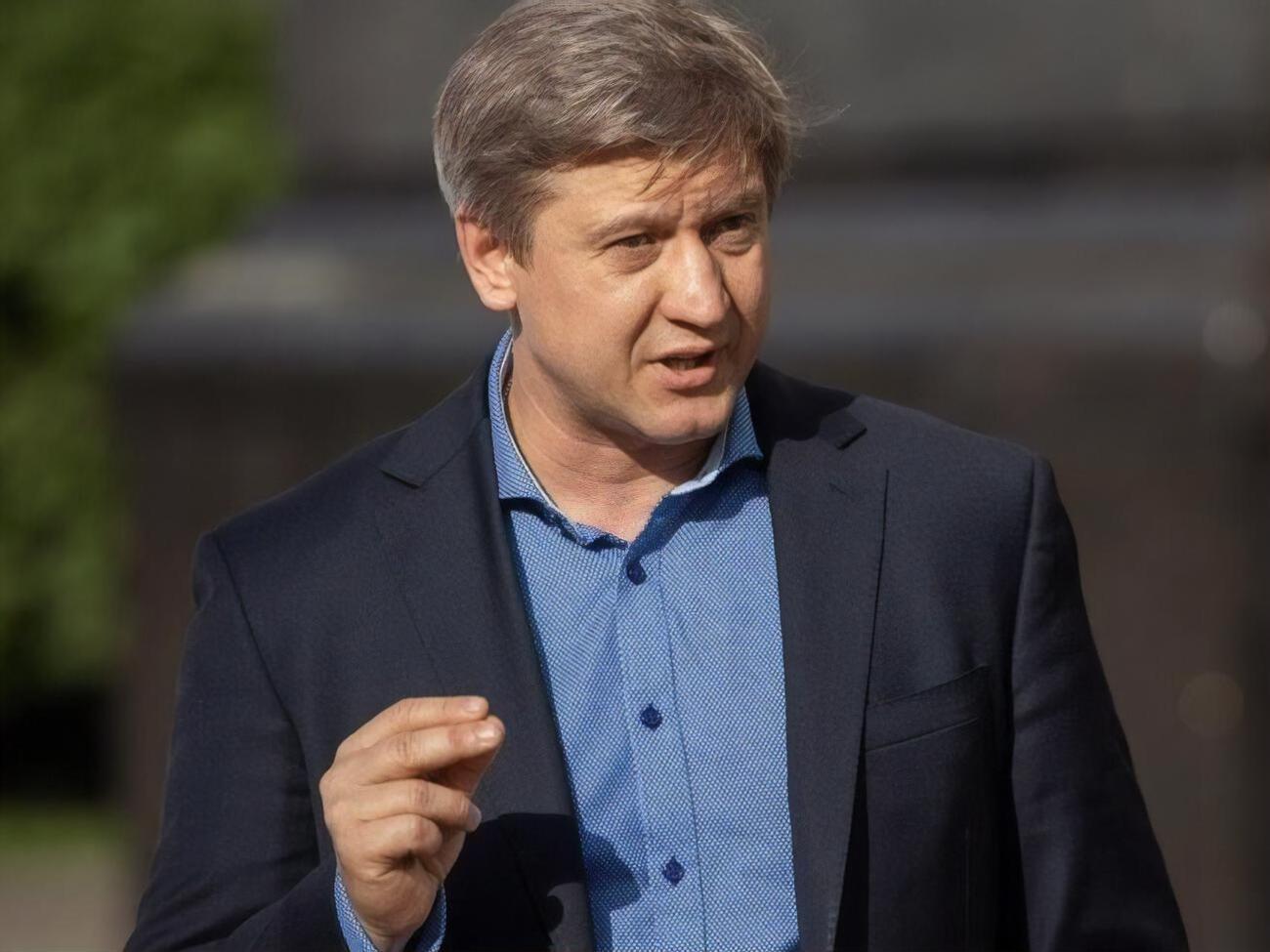 Данилюк:&nbsp;Чудо-чудное!&nbsp;СНБО ввел санкции против топ-10 контрабандистов.&nbsp;Может, я чего-то уже не понимаю, но разве это подпадает под закон о санкциях?