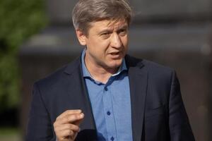 Данилюк: Чудо-чудное! СНБО ввел санкции против топ-10 контрабандистов. Может, я чего-то уже не понимаю, но разве это подпадает под закон о санкциях?