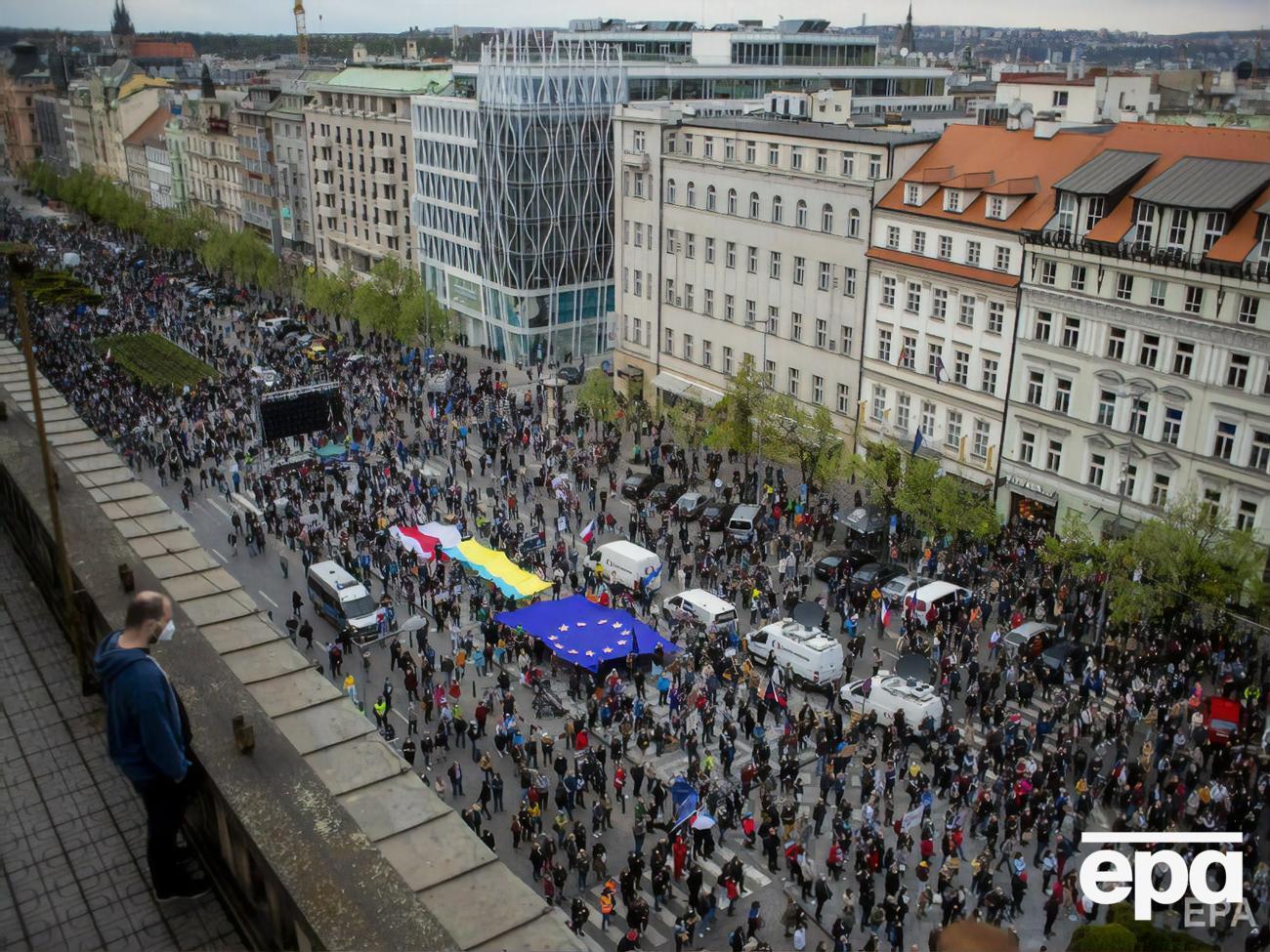 На митинге в Праге собралось, по разным оценкам, от 10 до 20 тыс. человек