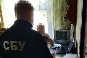 СБУ повідомила, що під час обшуків у будинку підозрюваного виявили комп'ютерну техніку та електронні носії інформації