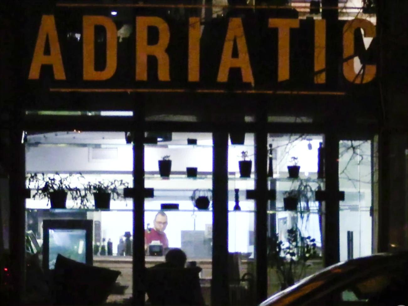 Поблизу ресторану "Адріатика" в центрі Києва журналісти фіксували машини преміумкласу