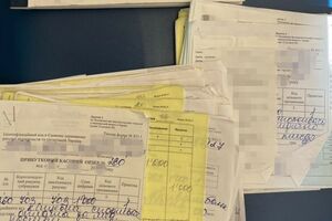 Під час обшуків правоохоронці вилучили документацію, що підтверджує проведення незаконних операцій