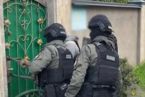 Збут наркотиків і психотропів відбувався з рук у руки, через "закладки" та інтернет