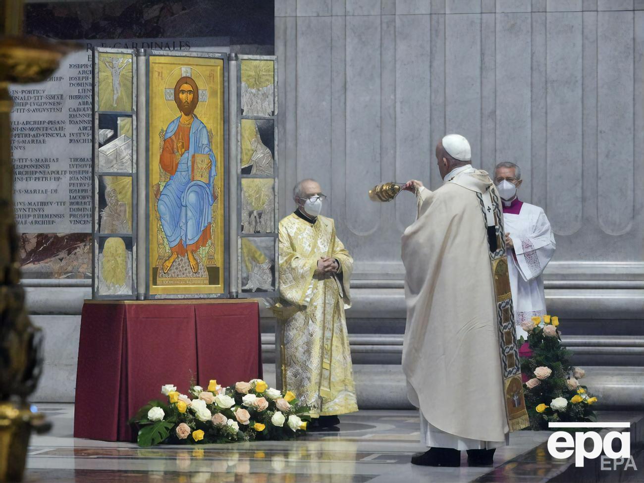 Пасхальная служба в Ватикане началась на два часа раньше обычного
