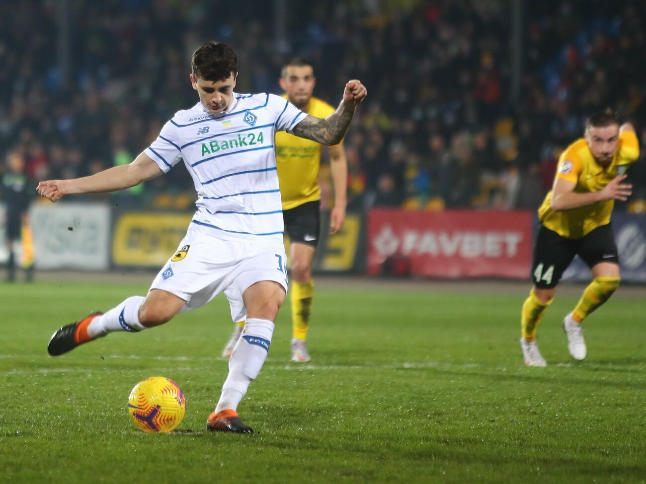 "Динамо" лидирует в УПЛ