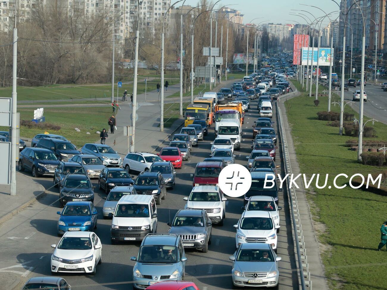 В Киеве на дорогах образовались пробки
