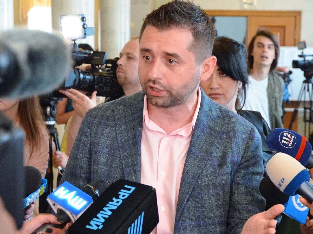 Арахамия заявил, что при содействии США Украина сможет обновить устаревшее военное оборудование