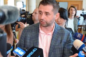 Арахамия заявил, что при содействии США Украина сможет обновить устаревшее военное оборудование