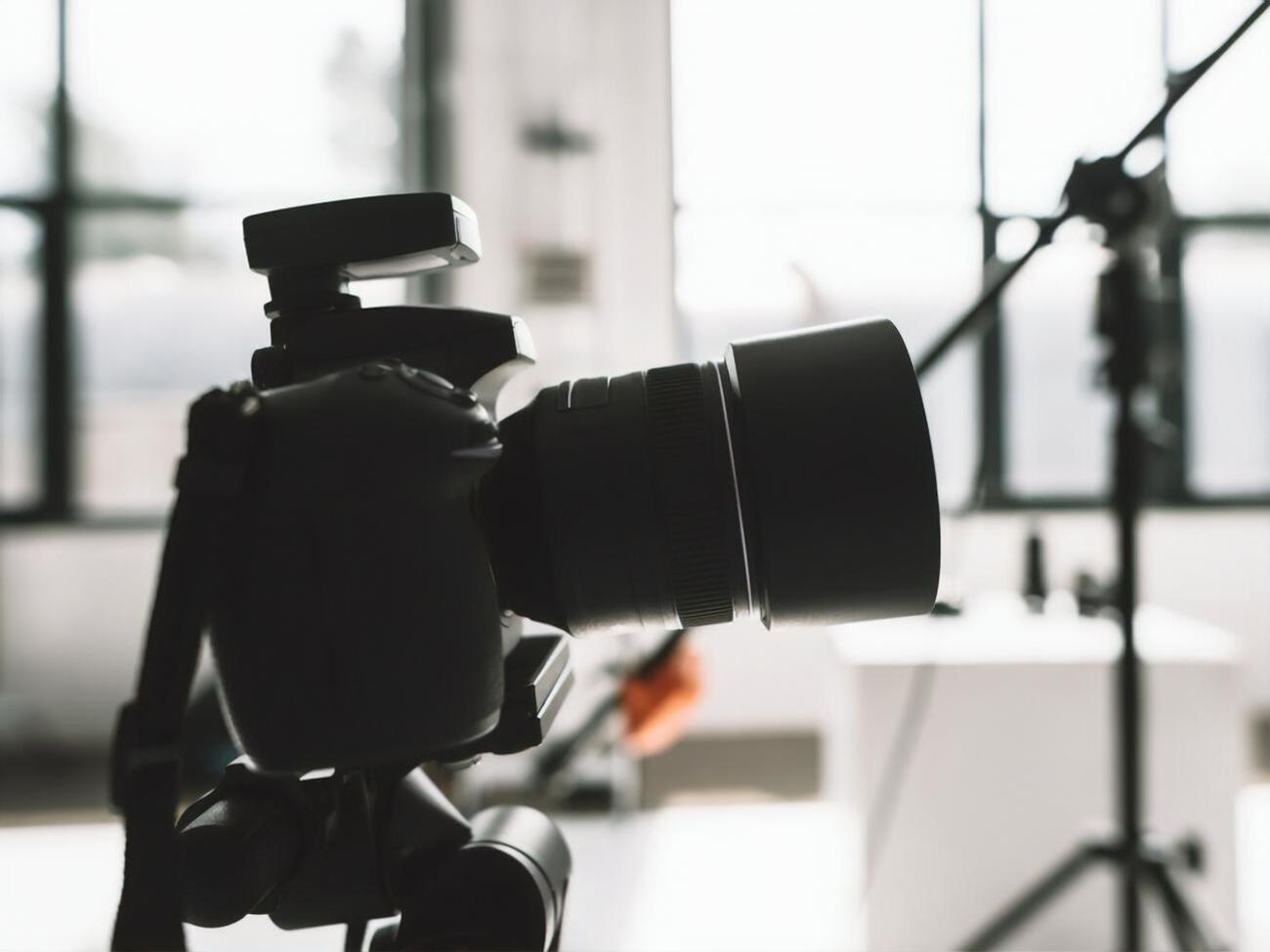 Девушки участвовали в съемке видео на балконе небоскреба Dubai Marina Mall