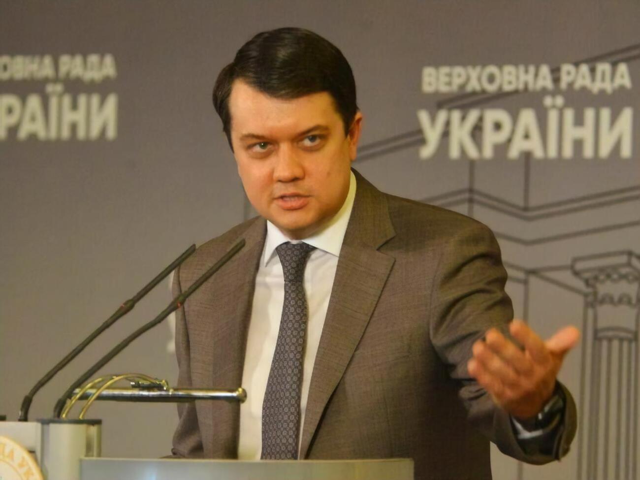 Разумков: Если мы вводим в отношении граждан Украины какие-то санкции, то это должно быть по результатам задержания, вручения подозрения, возможно, уже решения суда