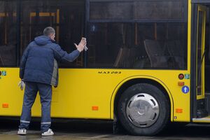 Сегодня в КГГА заявляли, что напечатали 500 тыс. спецпропусков, но из-за большого спроса дополнительно изготовили еще 100 тыс.