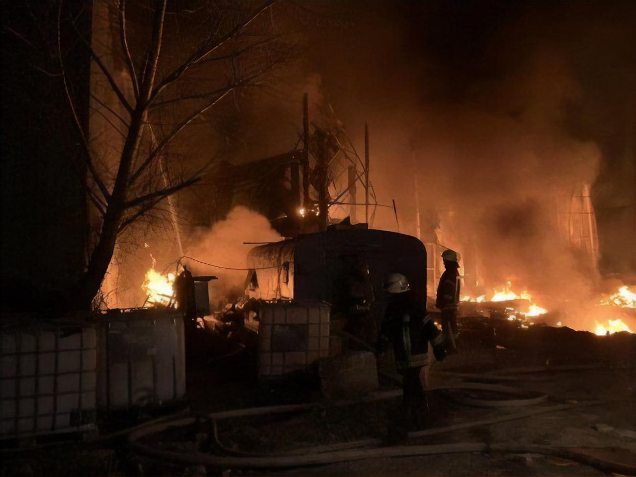Щоб загасити пожежу, знадобилося 55 осіб і 12 одиниць техніки ДСНС