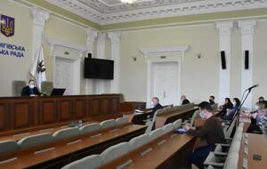 В отделениях медучреждений Чернигова для больных COVID-19 пребывают на лечении 376 человек, отметил Атрошенко