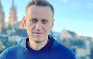 Навальный 5 апреля сообщил, что у него сильный кашель и температура 38,1