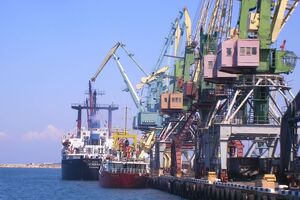 Порти анексованого Криму Україна офіційно закрила, але іноземні кораблі і далі заходять у них
