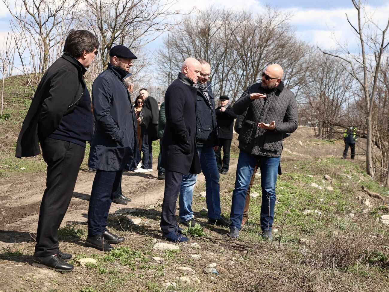 На месте массового захоронения провели совещание
