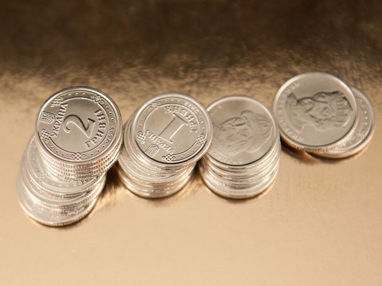 Офіційний курс української валюти змінився на дві копійки