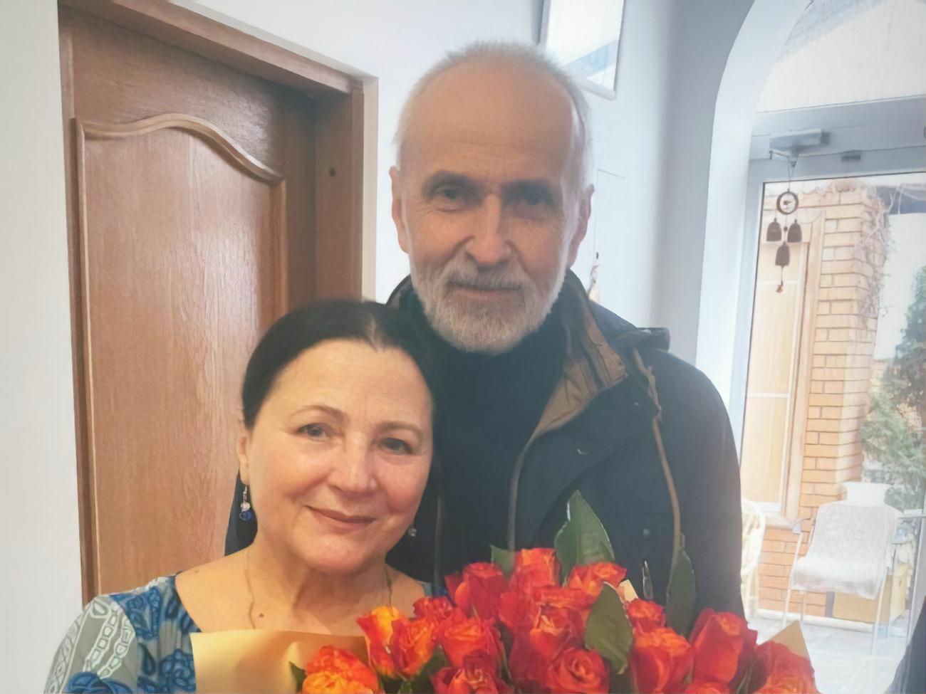 Букет от мужа растрогал певицу до слез